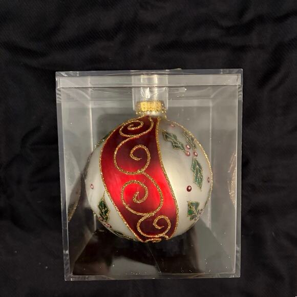 Designers Studio Handcrafted Glass Christmas Ornament in Case - Picture 2 of 8